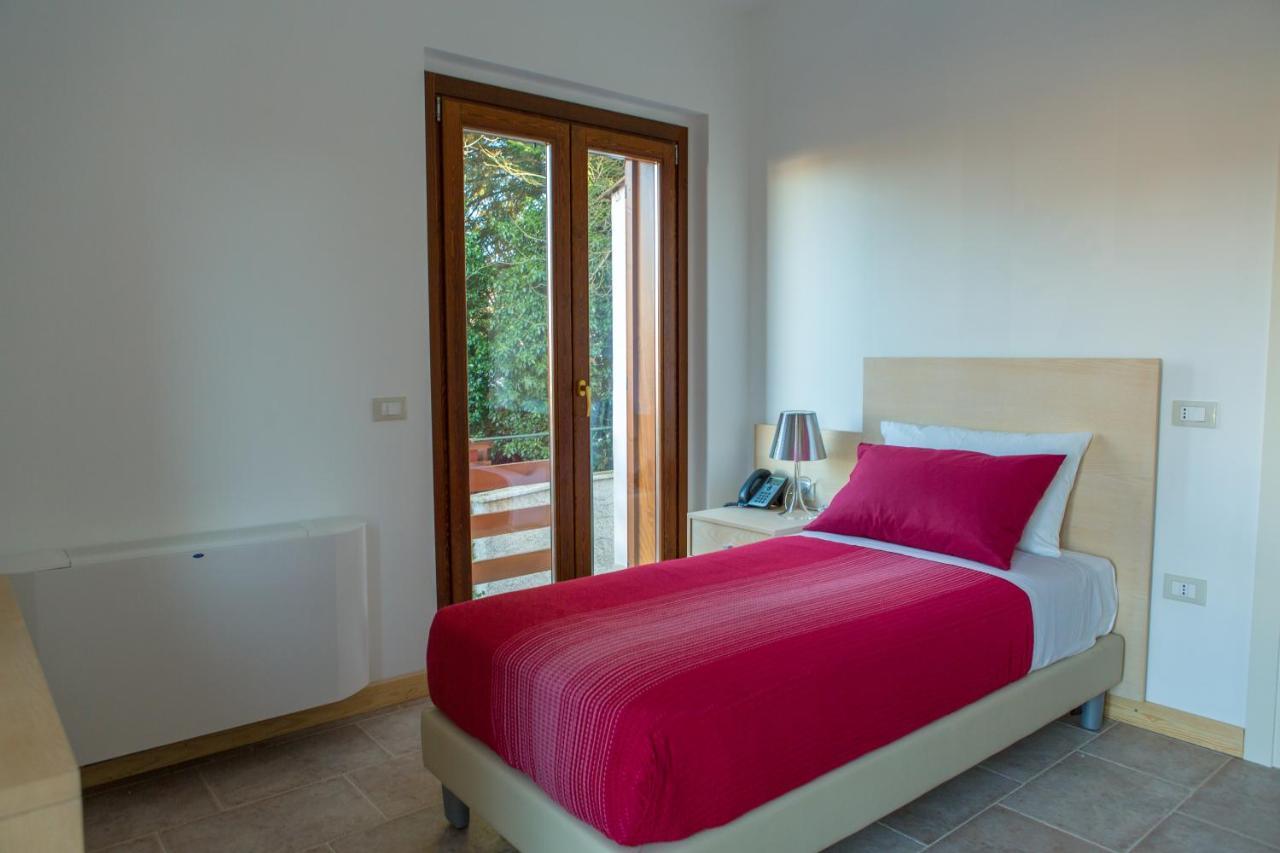 Il Moscardino Country Resort Серра-Сан-Бруно Экстерьер фото